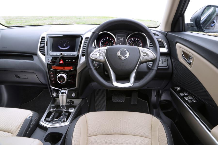  SsangYong Tivoli 2015 года  (UK) (фото 7 из 20)